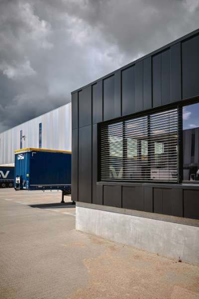 Environmentally friendly logistics building clad with façade cassettes, Hedelandsvej 28B, 2640 Hedehusene, Denmark